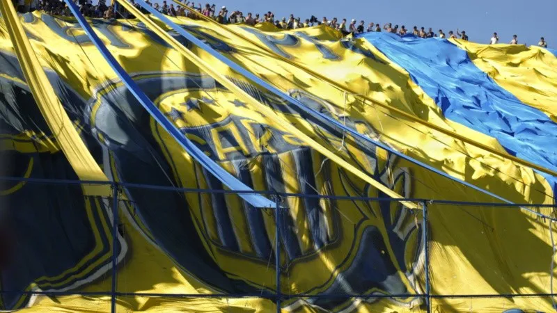 hinchas_central_bandera.jpg_1756841869